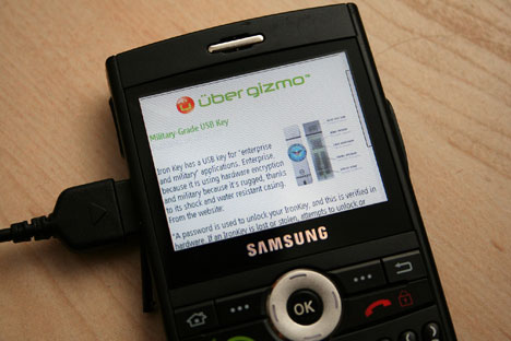 Reminders: Win a RAZR2, Ubergizmo on your phone