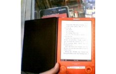 Red Sony Reader Spotted