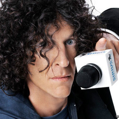 Howard Stern Chooses Blackberry, Proves That Apps Are King For Smartphones