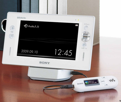 Sony XDV-S700 Bravia 1Seg portable TV 