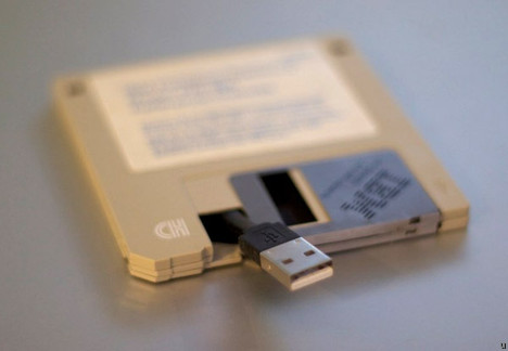 3.5-inch floppy revived as USB flash drive