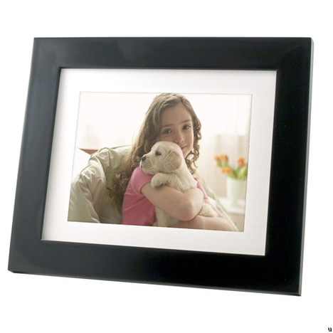 Pandigital Photo Mail 8-inch Digital Photo Frame plays nice with AT&T network