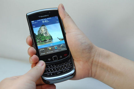 Clear Pictures Of Upcoming BlackBerry 9800 Slider Emerge