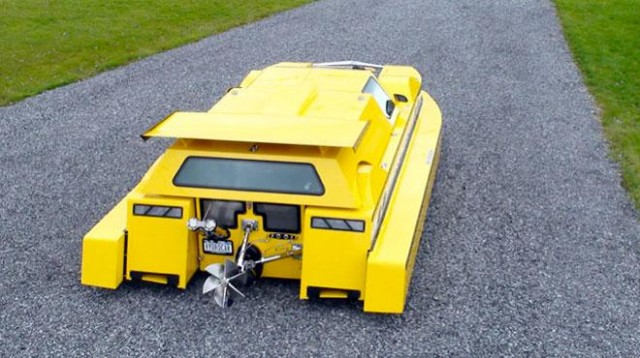 The Dobbertin HydroCar is amphibious The Dobbertin HydroCar is amphibious