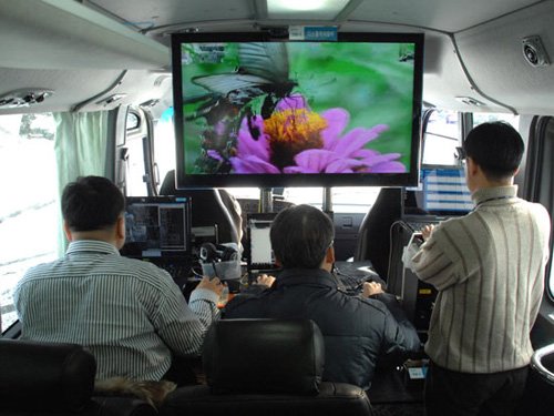 LTE-Advanced streaming 3D in a vehicle LTE-Advanced streaming 3D in a vehicle