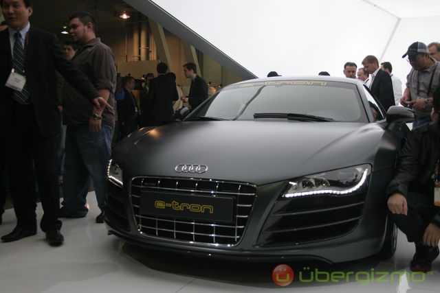 Audi R8 etron wows the crowd By Edwin Kee on 01 08 2011 1523 PDT