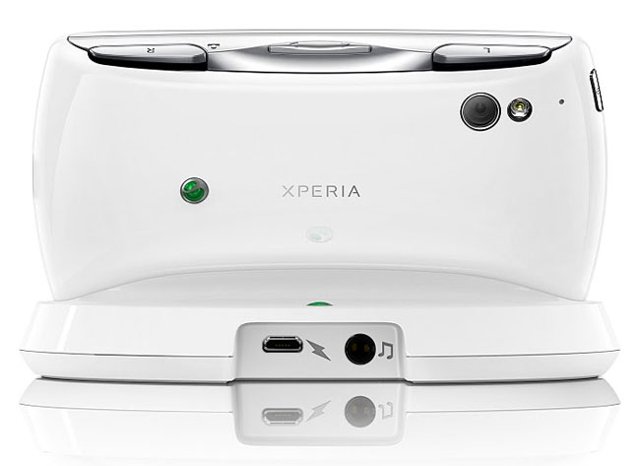 Sony Ericsson Xperia Play looks beautiful in white