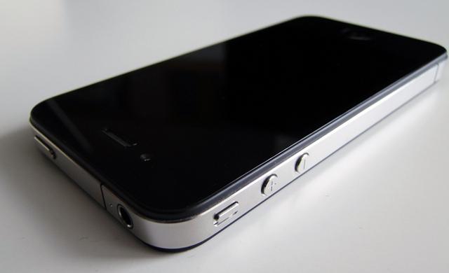 Apple COO drops hints of cheaper iPhone and better prepaid plans Apple COO drops hints of cheaper iPhone and better prepaid plans