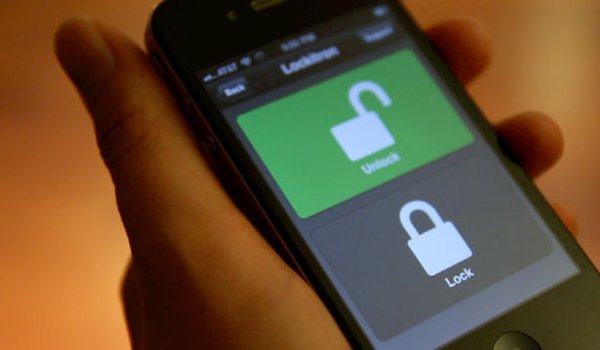 Lockitron turns your phone into a door key Lockitron turns your phone into a door key