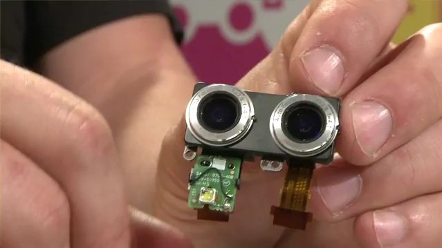 Sony takes apart its own Bloggie 3D camera Sony takes apart its own Bloggie 3D camera