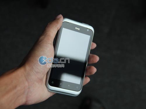 HTC Bliss shows up in non blurry photographs