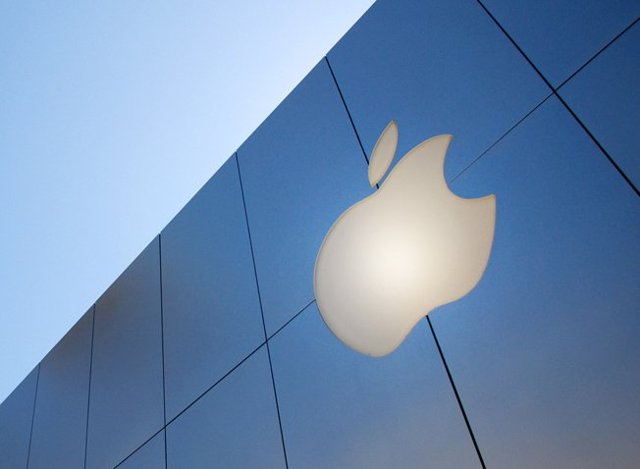 Apple Apple