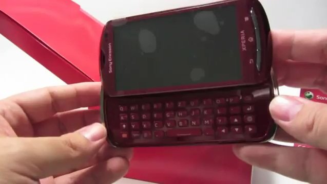 Sony Ericsson Xperia Pro unboxed on video Sony Ericsson Xperia Pro unboxed on video