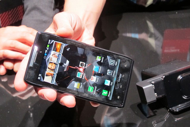 motorola-droid-razr-preview-28
