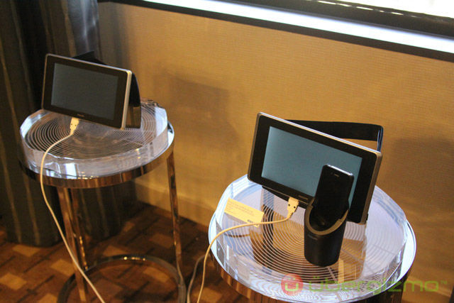 Philips Dual Screen In Car Display for iPhone Philips Dual Screen In Car Display for iPhone