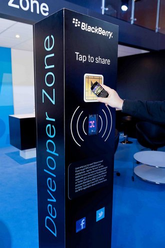 NFC Card Emulation with a Completely Dead Battery Possible with some BlackBerry Devices NFC Card Emulation with a Completely Dead Battery Possible with some BlackBerry Devices