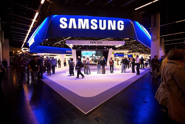 Samsung surpasses Nokia as worlds top handset seller Samsung surpasses Nokia as worlds top handset seller