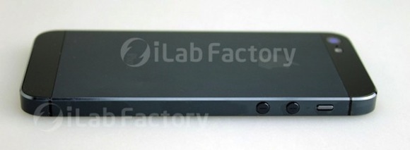 iPhone 5: photos of an alleged fully assembled unit [Rumor]