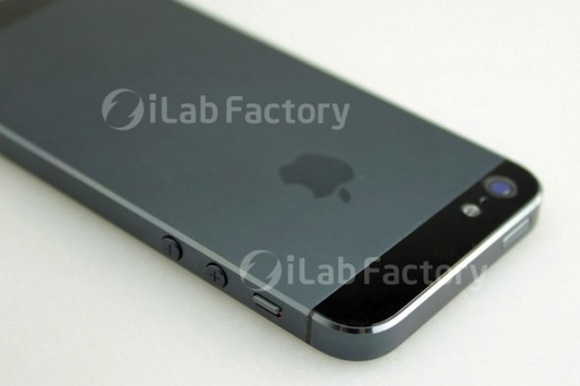 iPhone 5: photos of an alleged fully assembled unit [Rumor]