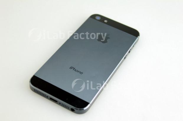 iPhone 5: photos of an alleged fully assembled unit [Rumor]