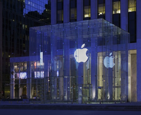 Apples stock continues to rise, passes $700 Apples stock continues to rise, passes $700