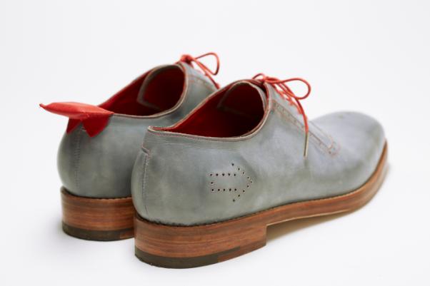GPS brogue shoes guide you to your destination GPS brogue shoes guide you to your destination