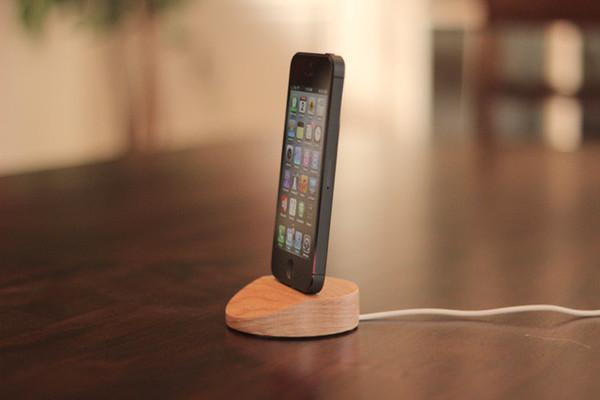 The Lightning Dock for your iPhone 5 features a minimalist design The Lightning Dock for your iPhone 5 features a minimalist design