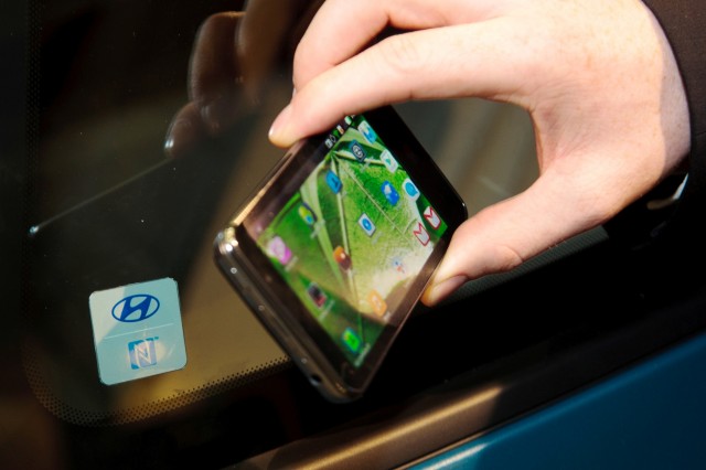Hyundai Connectivity Concept Gives NFC enabled Phones Power Over Your Car Hyundai Connectivity Concept Gives NFC enabled Phones Power Over Your Car
