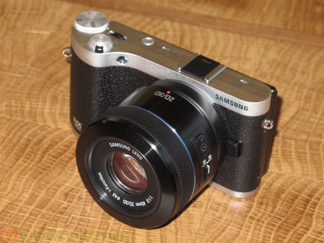 Samsung NX300 Camera With f1.8 2D/3D Lens [Video]