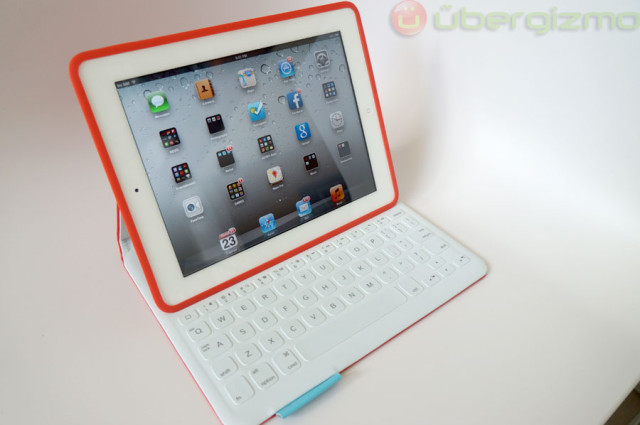 Logitech FabricSkin Review [iPad Keyboard Case]