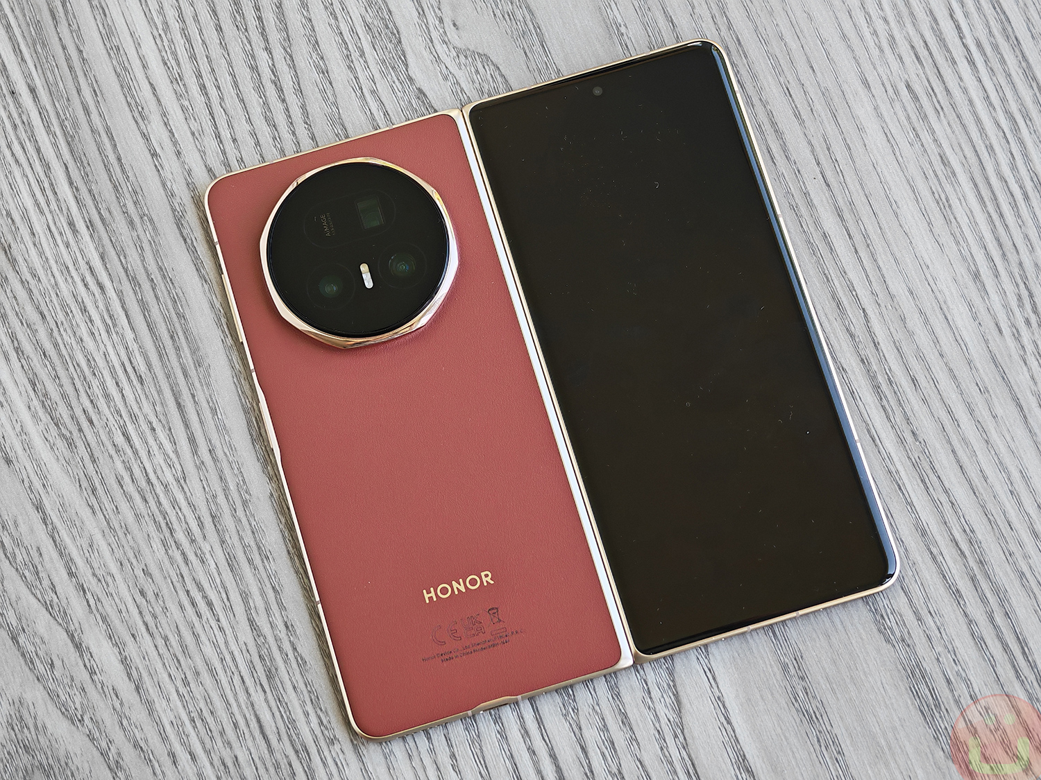 HONOR lance le Magic V5 : Le Smartphone Pliable Le Plus Fin au Monde, Avec...