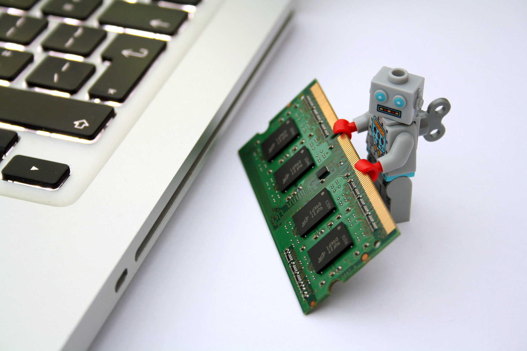 Apple Vs. U.S. Tech Controls: The Push To Source Memory From China
