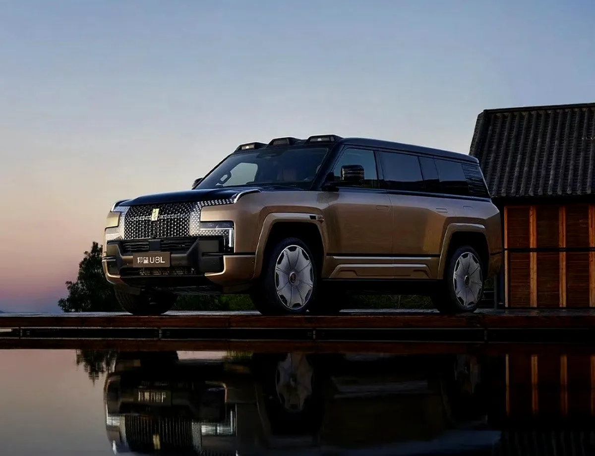 BYD Yangwang U8L Dingzang Edition: Ultra-Luxury SUV With Zero-Gravity Seats
