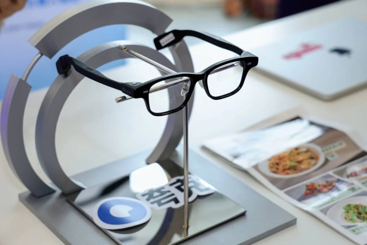 These Chinese Smartglasses Are Leaving Meta’s Ray-Ban Behind