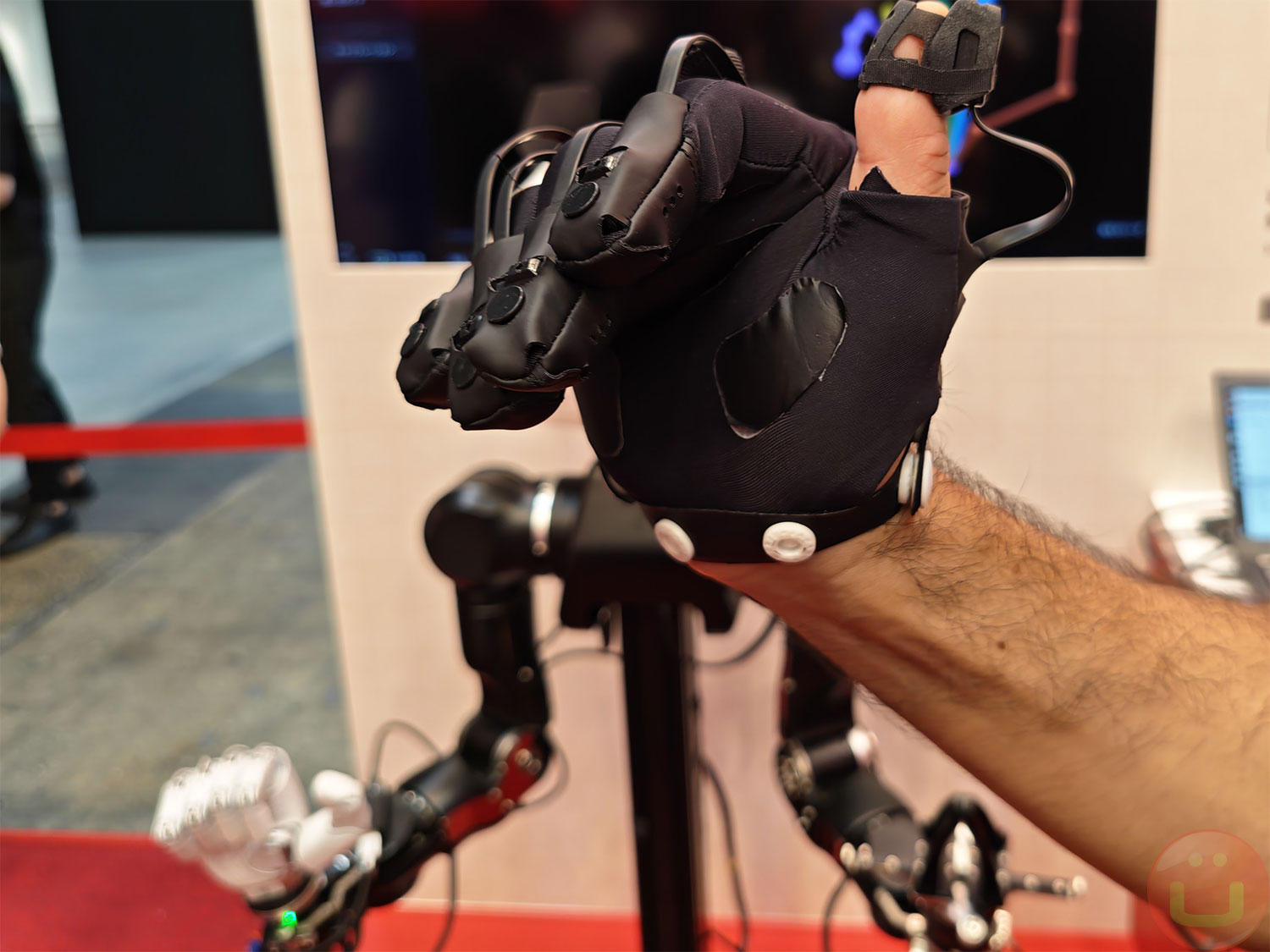 Murata and MELT Showcase Award-Winning ContactGlove3 Pro For Robotic Hand Training